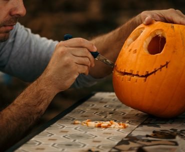 Haunted by Cravings? Tips to Navigate Halloween Temptations