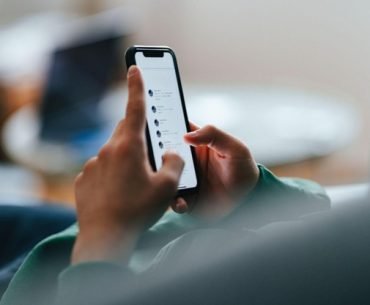 Why People in Alcohol Recovery Need a Social Media Detox