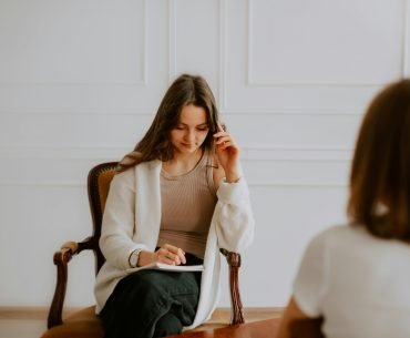 Who’s Keeping You Accountable? The Role of Experts in Sobriety